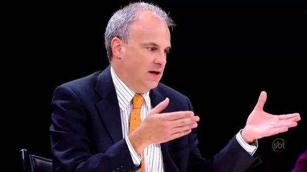 Alberto Almeida. Foto: Reprodução/SBT Alberto Almeida. Foto: Reprodução/SBT